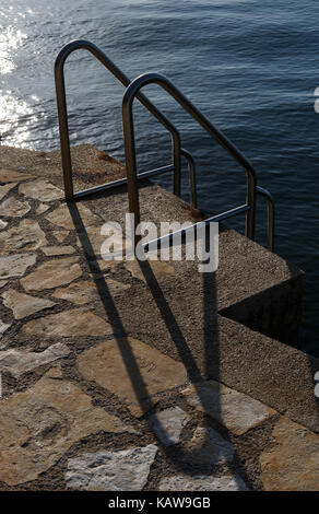 Geländer in Ozean, Lanterna, Novigrad, Kroatien. Stockfoto