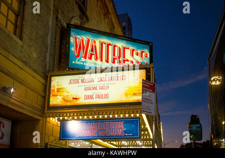 Kellnerin, die Broadway Musical in der Brooks Atkinson Theatre in New York City Stockfoto