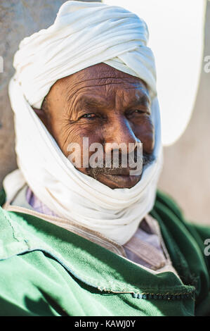 Porträt eines Mannes von Merzouga in der Tracht der Region, Marokko Stockfoto