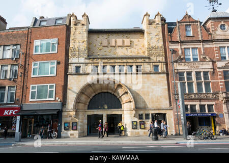 Der Whitechapel Art Gallery in Whitechapel High Street im Londoner Stadtteil Tower Hamlets, UK. Stockfoto