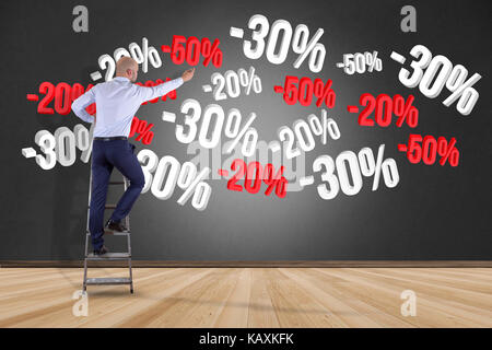 Blick auf ein Geschäftsmann vor einer Wand mit Verkaufsförderung 20% 30% Und 50% Fliegen auf einem Interface-Shopping Konzept Stockfoto