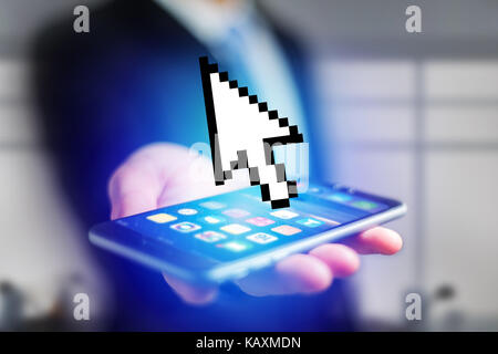 Ansicht eines Pixeled schwarze und weiße Maus auf eine futuristische Schnittstelle angezeigt - Verbindung Konzept Stockfoto