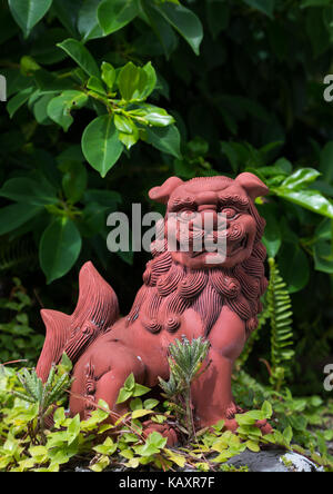 Shisa lion Statue das Haus von den bösen Geistern zu schützen, yaeyama Taketomi Inseln, Island, Japan Stockfoto