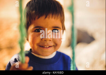 Smileing Kinder in marokkanischen Dorf Merzouga, Marokko Stockfoto