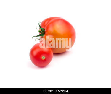 Tomatoe (s) auf weißem Hintergrund. Beschneidungspfade in Jpeg enthalten. Stockfoto