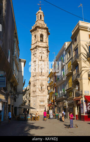 Santa Catalina Valencia, Blick auf den barocken Turm der Santa Catalina Kirche im Herzen der Altstadt von Valencia, Spanien. Stockfoto