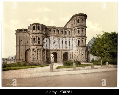 Die Porta Nigra (auch Schwarzes Tor genannt) ist ein großes römisches Stadttor in Trier. Es ist eines der am besten erhaltenen römischen Bauwerke in Europa und gehört zum UNESCO-Weltkulturerbe. Stockfoto