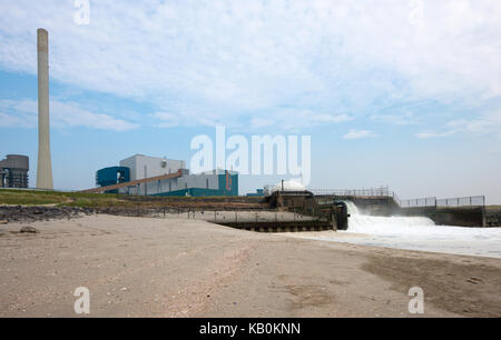 Das Kernkraftwerk Borssele am Ufer der Westerschelde in den Niederlanden Stockfoto