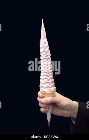 Lange icecream Kegel auf schwarzer bg Stockfoto