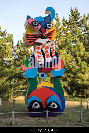 Karel Appel Frosch und Katze Skulptur im benesse Hotel garden, Seto Binnenmeer, Naoshima, Japan Stockfoto