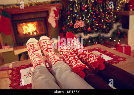 Zwei Paare von verzierten Weihnachten Socken - Begriff Stockfoto