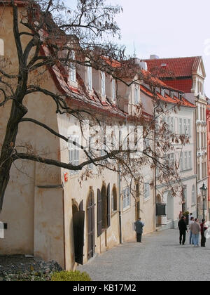 Auf der Suche Nerudova aus der Nähe der Burg, Malá Strana, Prag, Tschechische Republik Stockfoto