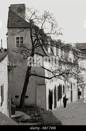 Auf der Suche Nerudova aus der Nähe der Burg, Malá Strana, Prag, Tschechische Republik Stockfoto