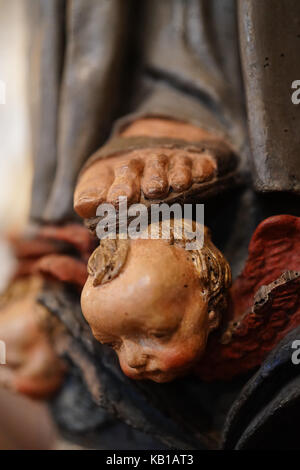 Ein Blick auf die Skulptur eines Menschen mit seinen Fuß auf ein Kind im Kopf in Florenz in Italien. Aus einer Serie von Fotos in Italien. foto Datum: Montag, September Stockfoto