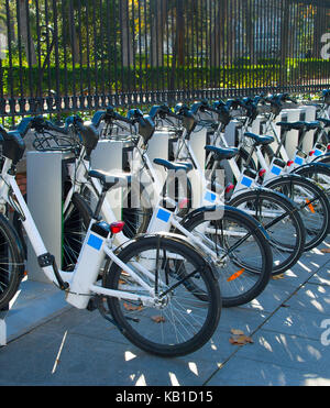 Fahrrad mieten im Park. Madrid, Spanien Stockfoto