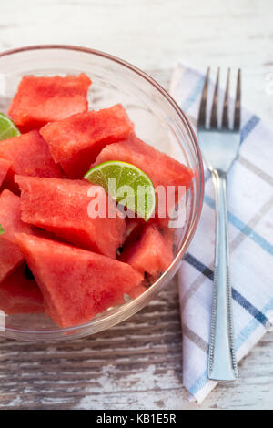 Frische Wassermelone in der Schüssel Stockfoto