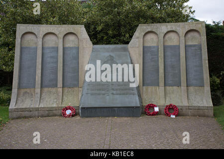 Denkmal für die Besatzungen der 617 Squadron (Royal Air Force), 'The Dambusters", die ihr Leben verloren, während des Zweiten Weltkrieges bei Woodall Spa, Lincolnshire, Großbritannien. Stockfoto