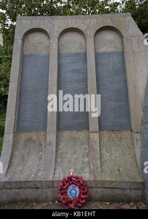 Denkmal für die Besatzungen der 617 Squadron (Royal Air Force), 'The Dambusters", die ihr Leben verloren, während des Zweiten Weltkrieges bei Woodall Spa, Lincolnshire, Großbritannien. Stockfoto