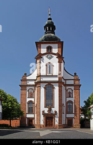 Deutschland, Hessen, Bad Soden-Salmünster, Stadtteil Salmünster, barocke Pfarrkirche und Klosterkirche St. Peter und Paul, baut in 1737-1745, Stockfoto