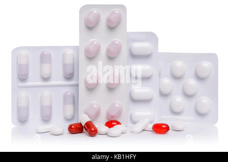 Eine Auswahl an Pillen und Tabletten gegen einen weißen Hintergrund isoliert Stockfoto