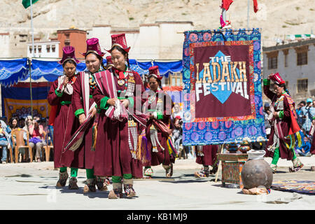 Leh, Indien - 20. September 2017: Unbekannter Künstler in ladakhi Kostüme in die Ladakh Festival am 20. September 2017, Leh, Indien. Stockfoto