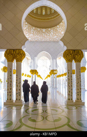 Die Menschen in der Sheikh Zayed Moschee, Abu Dhabi, Stockfoto