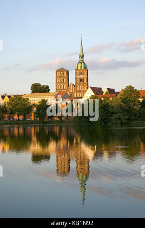 Blick über den Knieperteich auf die Altstadt der Hansestadt Stralsund, Mecklenburg-Vorpommern, Norddeutschland, Deutschland, Stockfoto