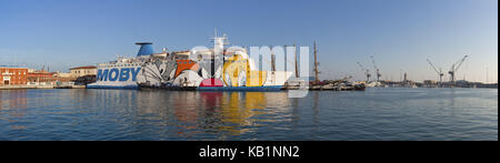 Fähre Moby Lines im Hafen von Livorno, Toskana, Sardinien, Italien, Stockfoto