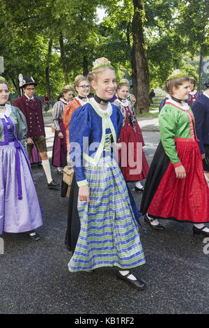 Deutschland, Bayern, München, Oktoberfest, traditionellen Umzug, Trachten, Stockfoto