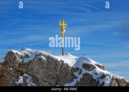 Deutschland, Bayern, Werdenfelser, Zugspitze (Berg), Gipfelkreuz, Stockfoto