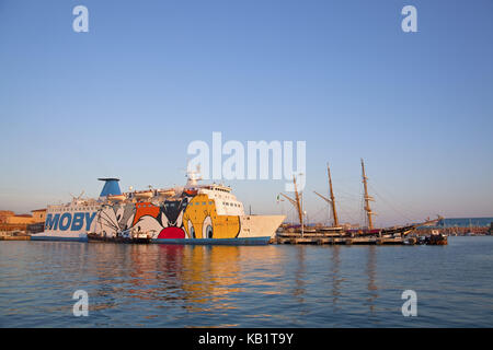 Fähre Moby Lines im Hafen von Livorno, Toskana, Sardinien, Italien, Südeuropa, Stockfoto
