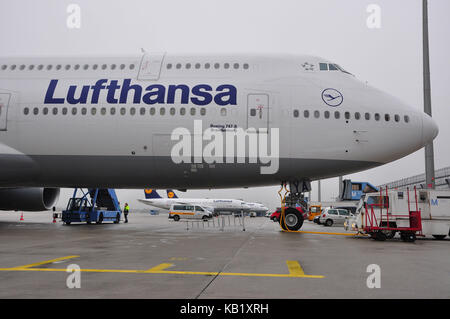 Die zivile Luftfahrt, Liner, Landebahn, Check-up, die Vorbereitung, Stockfoto