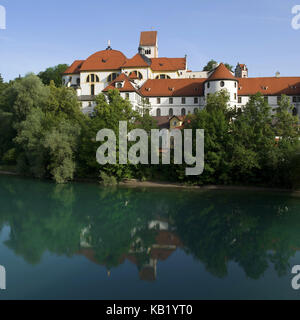 Deutschland, Bayern, Füssen, Hochburg, Wasserspiegelung, Stockfoto