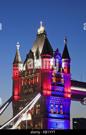 England, London, Tower Bridge, Bridge Tower, beleuchtet, in der Nacht, Stockfoto
