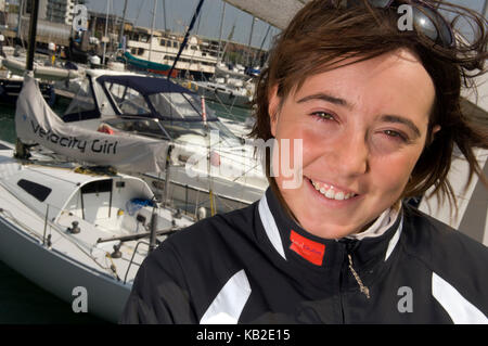 Olympischen mit dem Boot unterwegs Katie Miller in der Royal Southampton Yacht Club Marina. Stockfoto