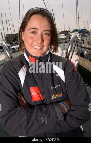 Olympischen mit dem Boot unterwegs Katie Miller in der Royal Southampton Yacht Club Marina. Stockfoto