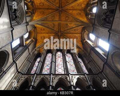 Die Kathedrale von Worcester, Worcestershire, Interieur zeigt historische Artefakte und mittelalterlichen Bildnissen und König Johann von Englands Stockfoto