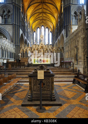 Die Kathedrale von Worcester, Worcestershire, Interieur zeigt historische Artefakte und mittelalterlichen Bildnissen und König Johann von Englands Stockfoto