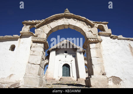 Bolivien, Nationalpark Sajama, Kirche, Stockfoto