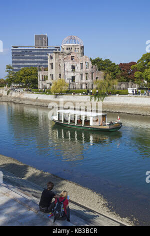 Japan, Kyushu, Hiroshima, Friedensdenkmal, Atombombenkuppel und Fluss Motoyasugawa, Stockfoto