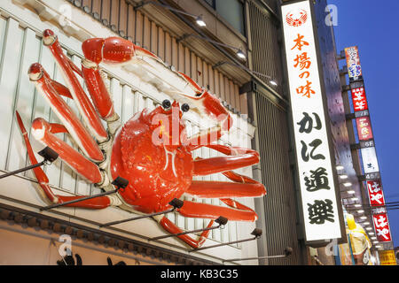 Japan, Honshu, Kansai, Osaka, Osaka, Dotonbori Street, Krabben und Seafood Restaurant, Snack, Straßenverkauf, Stockfoto