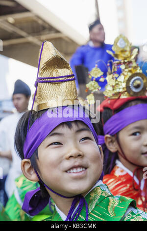 Japan, Honshu, Tokyo, Asakusa, Jidai Matsuri Festival, Junge in der Tracht, Stockfoto