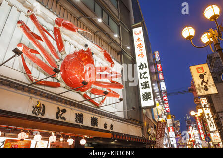 Japan, Honshu, Kansai, Osaka, Osaka, Dotonbori Street, Krabben und Seafood Restaurant, Snack, Straßenverkauf, Stockfoto