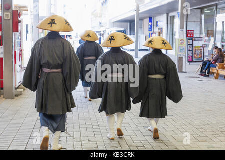 Japan, Kyushu, Kagoshima, kagoshima Stadt, tenmonkan-dori Shopping Arkade, Mönche, Stockfoto