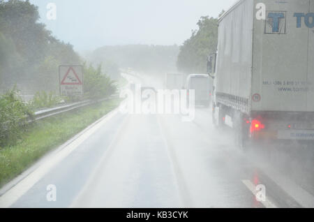 Deutschland, Bayern, chiemgau, Autobahn, a8, Verkehr, Regen, schlechtes Wetter, Stockfoto