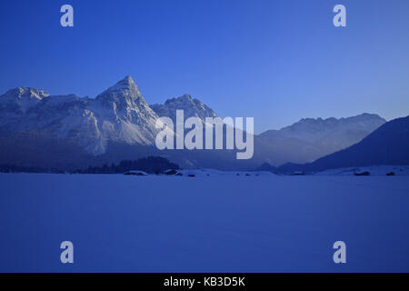 Österreich, Tirol, Lermoos, winter Abend mit sonnenspitze, Stockfoto