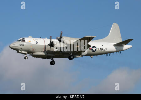 Seltene Besuch RAF Mildenhall eines US Navy EP-3E Aries II, die elektronische Überwachung Variante des bekannten P-3 Orion Seeüberwachungsflugzeuge. Stockfoto