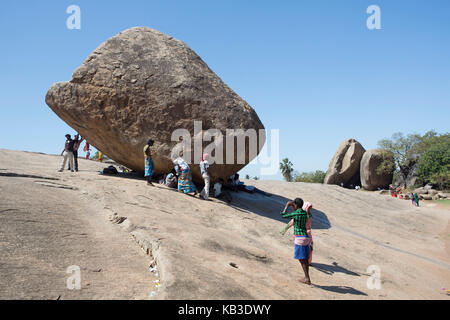 Indien, Tamil Nadu, Mamallapuram, Krishnas Butterball, Felskugel Stockfoto