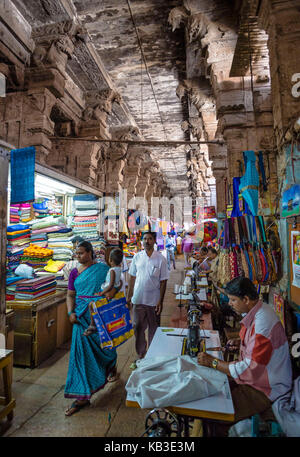 Indien, Tamil Nadu, Madurai, minakshi Tempel, Schneider bei der Arbeit Stockfoto