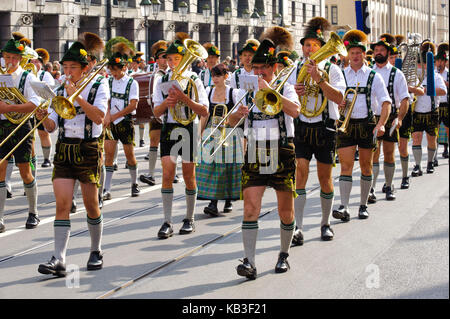 Traditionelle Trachtenumzug zu Beginn des Oktoberfestes in 2012, band Burgberg, Stockfoto